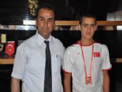 Dünya Şampiyonuna Memleketinden Destek