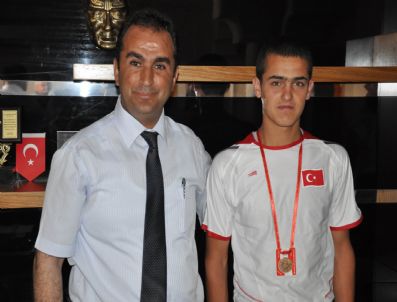 MUSA SARı - Dünya Şampiyonuna Memleketinden Destek