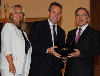 YAŞAR KARAYEL - Avrupa Konutları'nın Yaratıcısı Süleyman Çetinsaya'ya Tbmm Üstün Hizmet Ödülü