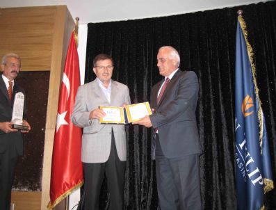 İLYAS ŞEKER - Büyükşehire Türk Dünyası Hizmet Ödülü