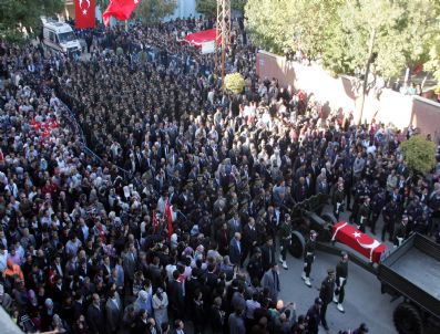 Gaziantep Şehidine Ağladı