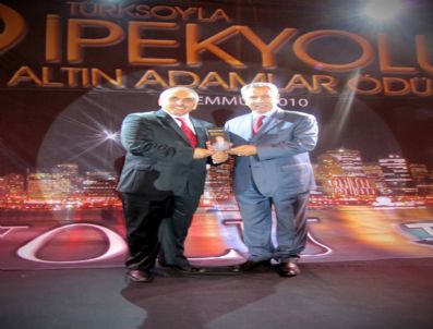 WOW - Hendek Belediye Başkanı İnci Roman Açılımı İle Yılın Sosyal Sorumluluk Projesi Ödülü Aldı