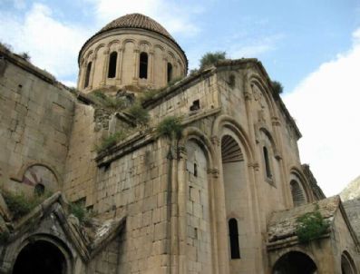HIRİSTİYANLIK - Hoşgörünün Yansıması Olarak Değerlendirilen Kiliselerin Ve Camilerin Bir Arada Olmasının Örnekleri Erzurum'da Da Yaşanıyor