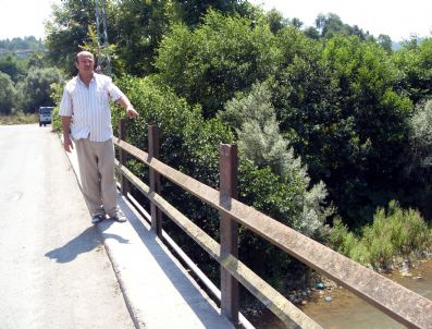 OSMAN ÖZCAN - Köprünün Demir Korkuluklarını Çaldılar