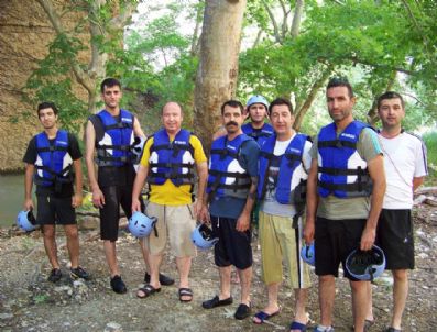 Memurlar Rafting İle Stres Attı