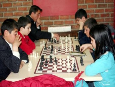 ERZURUM KONGRESI - Satranç Şenliği Başlıyor