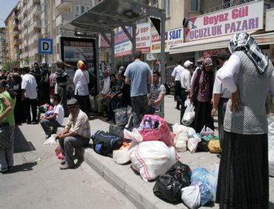 Sıcak Altında Otobüs Çilesi