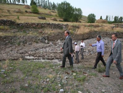 MEHMET AKBAŞ - Vali Çiçek Suveren Köyünde İncelemelerde Bulundu
