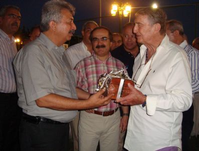 RAHMİ KOÇ - Aydın Ticaret Borsası'ndan İşadamı Rahmi Koç'a İncirli Teşekkür