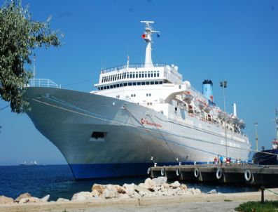 OSMAN ÖZGÜVEN - İngiliz Gemisi Dikili Esnafının Yüzünü Güldürdü