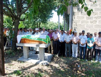NERIMAN POSBıYıK - Turan Demirhan'ın Annesi Toprağa Verildi