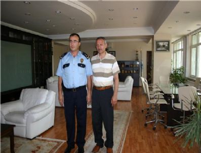 SÜLEYMAN DIŞLI - Adapazarı İlçe Emniyet Müdürü İdris Zorgör Belediye Başkanı Süleyman Dişli'yi Ziyaret Etti