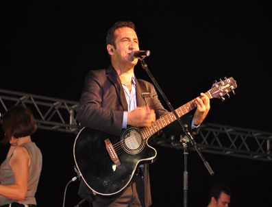 CEM KARA - 11. Erguvan festivali Ferhat Göçer'le veda etti