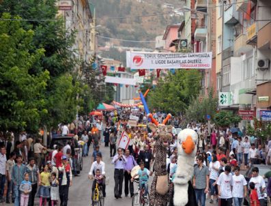 DILAVER CEBECI - 17. Uluslararası Gümüşhane Kuşburnu-pestil, Kültür Ve Turizm Şenliği Başladı