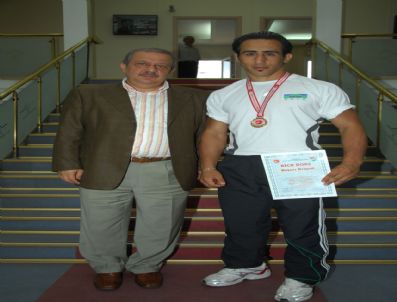 OSMAN DEVELIOĞLU - Bahçelievler Belediye Spor, Kickbox'ta Türkiye Şampiyonu çıkardı.