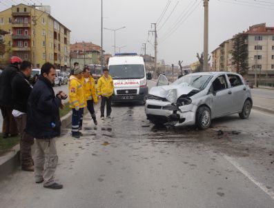 ÇAYSIMAV - Kütahya'da trafik kazası: 3 yaralı