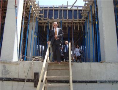 CAVIT ÖZTÜRK - Erenler Belediye Hizmet Binası İnşaatı Hızla Devam Ediyor