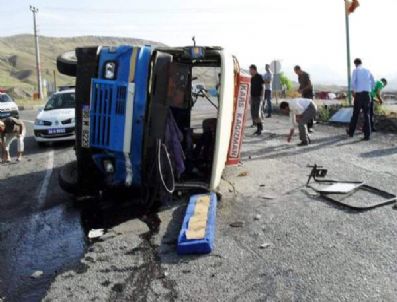 Kars'ta Trafik Kazası: 11 Yaralı