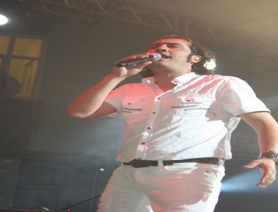 MEHMET MAKAS - Refahiye'de Bal Festivaline Şafak Sezer Damgasını Vurdu