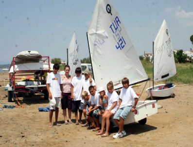 Altınova'da Yelkenlilere Rüzgar Engeli