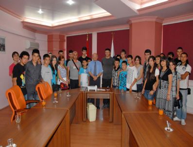 TÜRK DIL BAYRAMı - Kırıkkaleli Gençlerden Başkan Uğurlu'ya Ziyaret