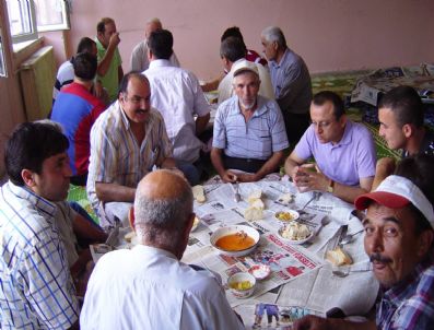 MEHMET AKBAŞ - Yer Sofrası Teknolojiye Yenilmedi