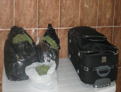 Zehir Tacirleri Polise Takıldı