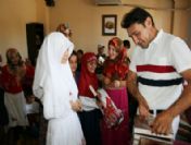 Dünya İkincisi Hafız Demir Midyat'ta 160 Çocuğa Kur'an Hediye Etti