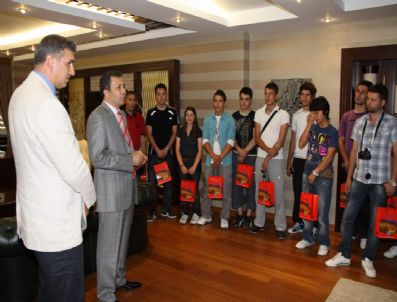 İSHAK PAŞA SARAYı - 'Değişim Projesi' Öğrencileri Vali Yerlikaya'yı Ziyaret Etti