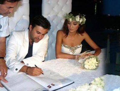 FERRUH TAŞDEMIR - Ferruh Taşdemir'le olaylı bir şekilde evlenen Özge Ulusoy boşandı