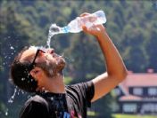 Güneşe şemsiyesiz ve şapkasız çıkmayın