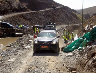 FERHAT KURTOĞLU - Vali Karaloğlu Morgedik Barajı İnşaatında İncelemelerde Bulundu