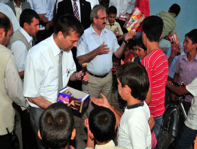 Vali Karaloğlu'ndan Minik Recep'e Bilgisayar Sözü