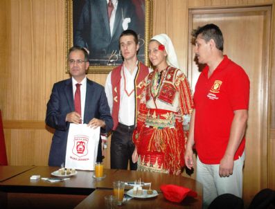 İNSUYU - Yabancı Konuklar Vali Tapsız'ı Ziyaret Etti
