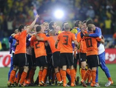 MAICON - Hollanda 2-1 Brezilya (maçın geniş özeti ve golleri izle)