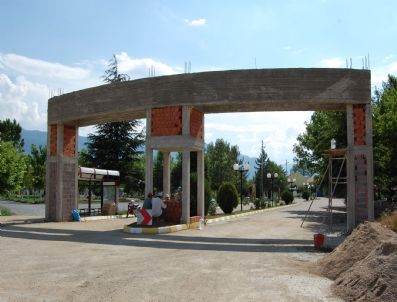 RECEP YALÇıN - Kaplıca Girişine Modern Kapı