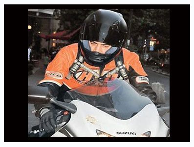 SUZUKI - Okan Bayülgen kaldırımın tozunu attı