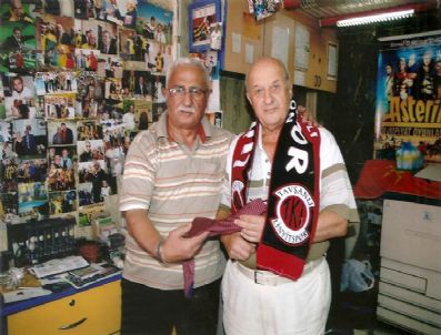 SADI ŞENER - Tavşanlılı Mehmet Bacaksız, Şener'in Verdiği Kravatı Hacıalioğlu'na Hediye Etti