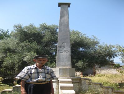 YENICEKÖY - 76 Yıllık Abide Otların Arasında Kaderiyle Baş Başa