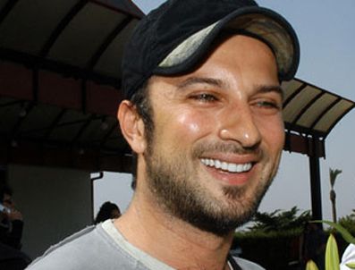 TUNCEL KURTİZ - Tuncel Kurtiz'e komşu oldu