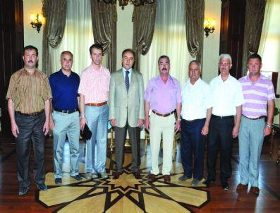 HAKKı BEŞKAZALı - Ak Parti İlçe Teşkilatıdan Vali Altıparmak'a Ziyaret