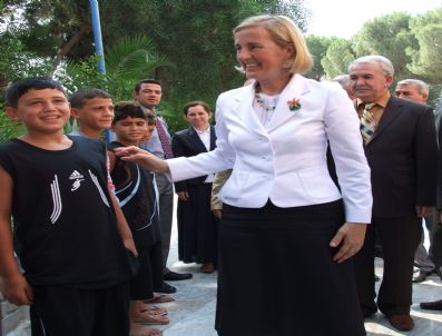 SOSYAL HIZMETLER GENEL MÜDÜRLÜĞÜ - Bakan Kavaf, Çocuklarla Bir Araya Geldi