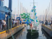 Katı Atık Toplama Teknesi Denize İndirildi