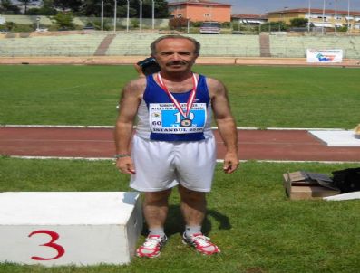 Yaşına Rağmen Rakip Tanımıyor