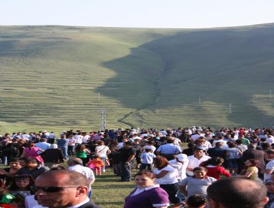 NAHÇıVAN - Ata'nın Damal Dağlarına Yansıyan Silueti Ve Düzenlenen Festival