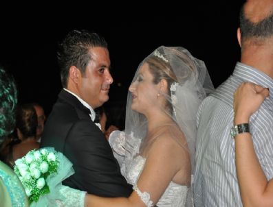 HAKKı ÜLKÜ - Dikili Belediye Başkanı Özgüven Kendi Oğlunun Nikahını Kıydı
