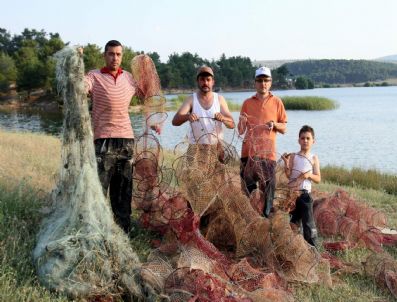 Gölette Kaçak Balık Avına Jandarma Baskını