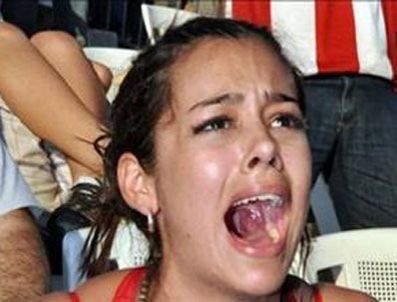 LARISSA RIQUELME - Paraguaylı Larissa Riquelme ağladı