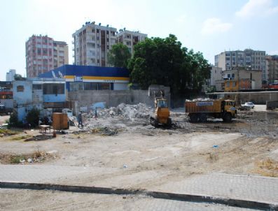 AZIM ÖZTÜRK - Seyhan'da Çıkmaz Sokakları Açma Çalışmaları