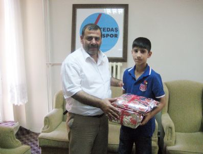 Türkiye Üçüncüsü Boksör Ödüllendirildi